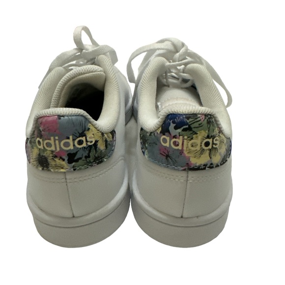 Woman’s ☁️ foam Adidas sneakers 👟 sz 7 1/2 ✨ - Picture 2 of 10